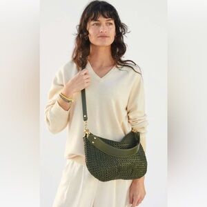 Clare V. Army Green Rattan Moyen Messenger